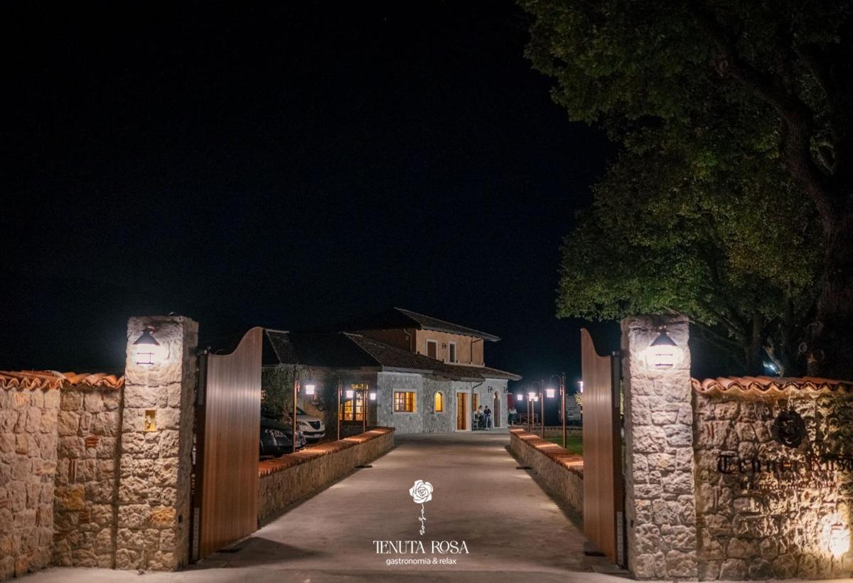 Tenuta Rosa - Gastronomia E Relax Montesano Scalo ภายนอก รูปภาพ